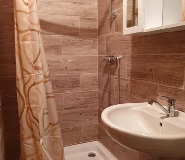 Felsotold Apartment | Cozy Kontyos Vendégház: Family & Pet-Friendly Retreat