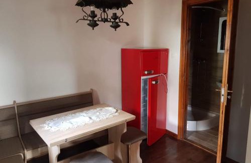 Felsotold Apartment | Cozy Kontyos Vendégház: Family & Pet-Friendly Retreat