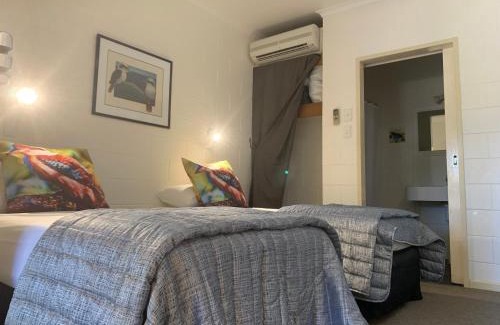 Yungaburra Hotel | Top-Rated Kookaburra Motel Yungaburra with Breakfast Option