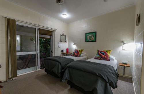 Yungaburra Hotel | Top-Rated Kookaburra Motel Yungaburra with Breakfast Option