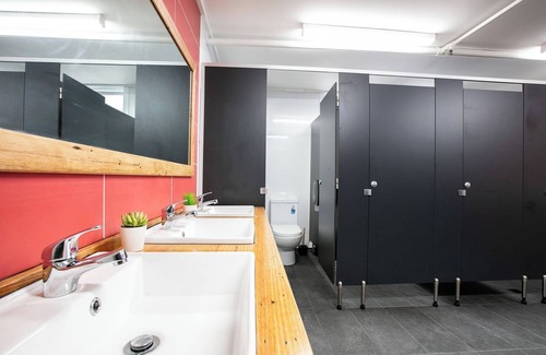 Jindabyne Cabin | Inviting Kookaburra Ski Lodge: Rated 9.2 with Family-Friendly Amenities