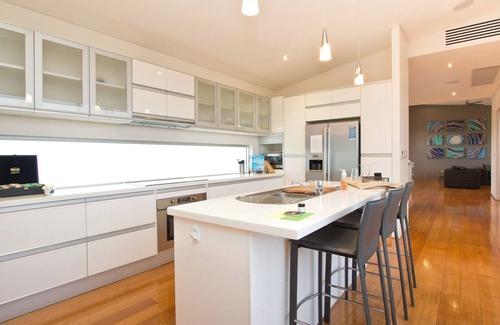 Broome House | Family-Friendly Koolinda by the Bay with Oceanfront Views