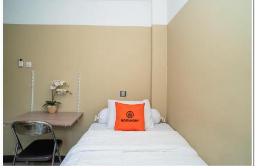 Old Jakarta House | Budget-Friendly KoolKost Near Lokasari Square for Families