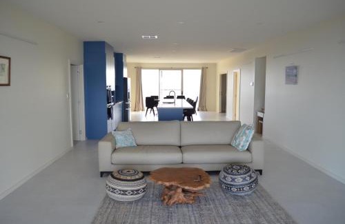 Newland House | Oceanfront Koopalanda Dreaming: 4-Star Stay with Views