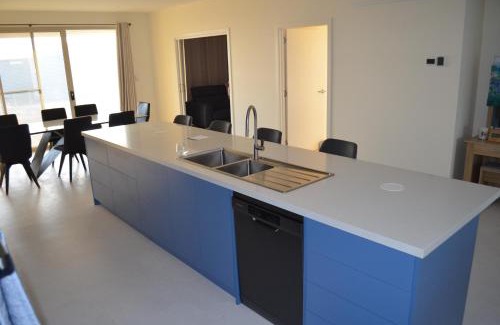 Newland House | Oceanfront Koopalanda Dreaming: 4-Star Stay with Views
