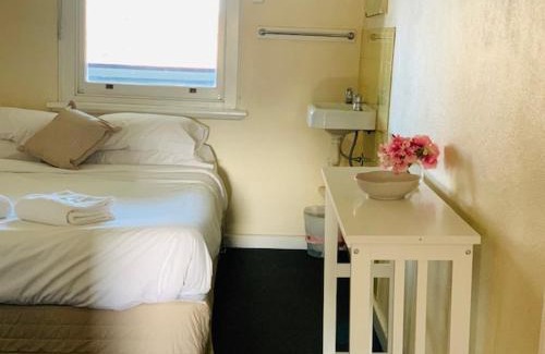 Kootingal Hotel | Budget-Friendly Kootingal Hotel with Family Amenities