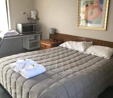 Kootingal Hotel | Pet-Friendly Kootingal Landview Motel with Great Amenities