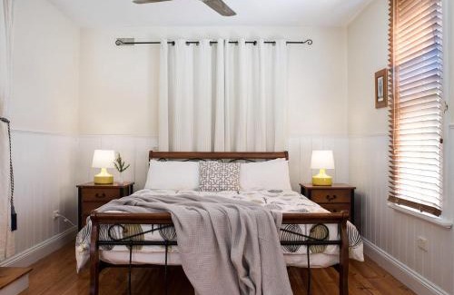 Hepburn House | Inviting Koovelly Garden Studio: Family-Friendly Escape