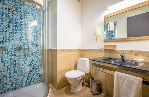 Tsqneti Hotel | Discover Kopala Tskneti: Family-Friendly with Pool & Spa