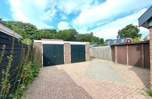 Den Burg House | Family-Friendly Koperwiek Texel with Private Beach & Ocean View