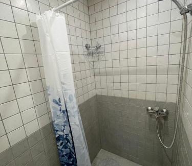 Pohja-Tallinn Apartment | Budget-Friendly Kopli Apartment: Pet & Child Friendly Stay