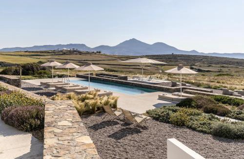 Milos Apartment | Discover Korfi de Milo: Oceanfront Bliss with Pool Access