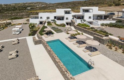 Milos Apartment | Discover Korfi de Milo: Oceanfront Bliss with Pool Access