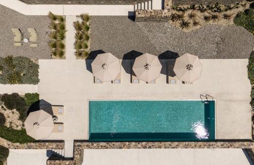 Milos Apartment | Discover Korfi de Milo: Oceanfront Bliss with Pool Access