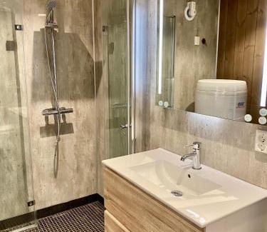 Utskarpen Cabin | Discover Korgfjellet Fjellstue: Pet-Friendly Retreat with Pool