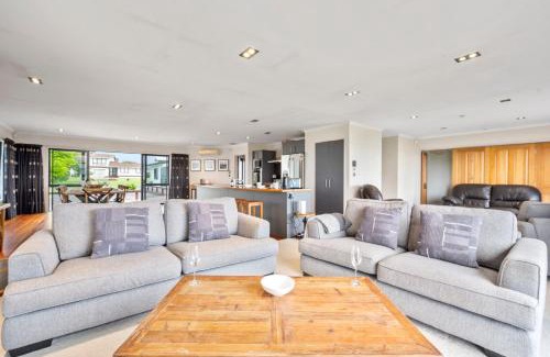 Waitetoko House | Family-Friendly Korimako - Waitetoko Holiday Home Awaits