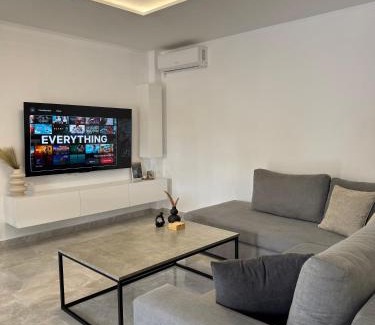 Fiolitis Apartment | Family-Friendly Korithis Apartment - Guest Rated 9.8/10