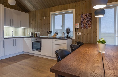 Hvolsvollur Cottage | Relaxing Kornhóll Holiday Home with Spa & Family Amenities