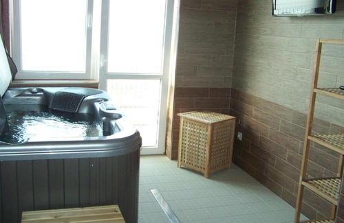 Puspokladany Hotel | Welcoming Korona Hotel: Enjoy Breakfast, Hot Tub & Pets