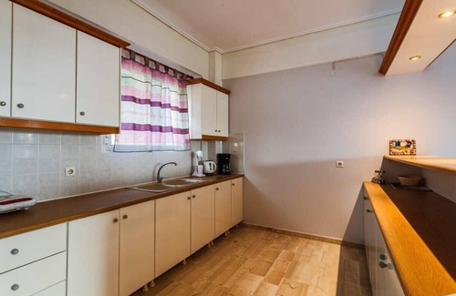 Koroni Apartment | Koroni Seaview Retreat - Cozy Nest with Ocean Views