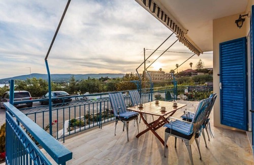Koroni Apartment | Koroni Seaview Retreat - Cozy Nest with Ocean Views
