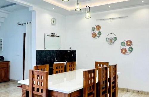 Vayittiri House | Welcoming Koru Homestay: Family and Pet Friendly Retreat