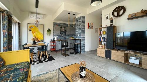 Torvaianica House | Beautiful Koru House Torvaianica - Oceanfront & Pet Friendly