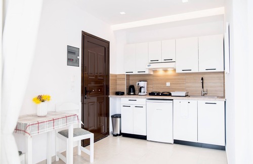Lambi Apartment | Oceanfront Sunset Lambisea Apartment with Pool & Breakfast
