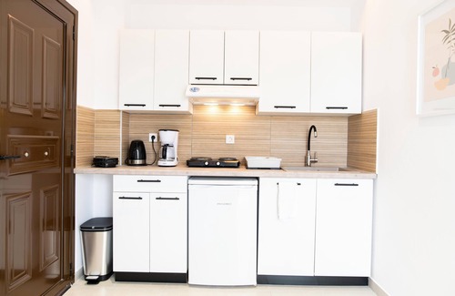 Lambi Apartment | Relax at Sunset Lambisea Apartment with Oceanfront Views