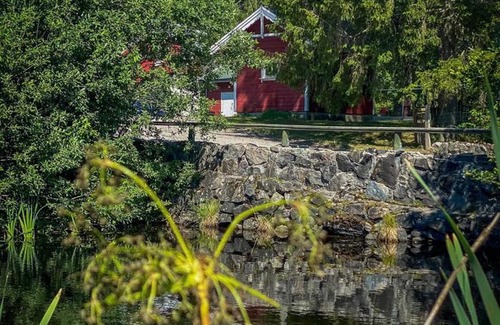Skien House | Cozy Cabin by the River with Ocean View and Pet Friendly
