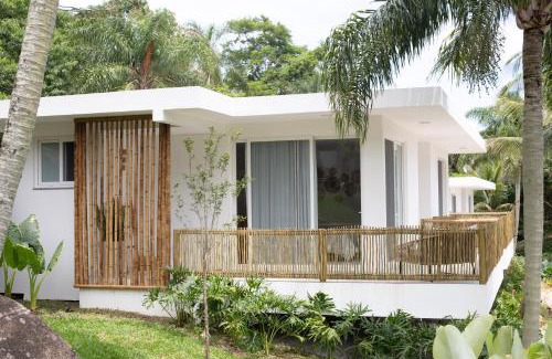 Veloso Apartment | Unwind at Koserê Exclusive Suites with Oceanfront Views