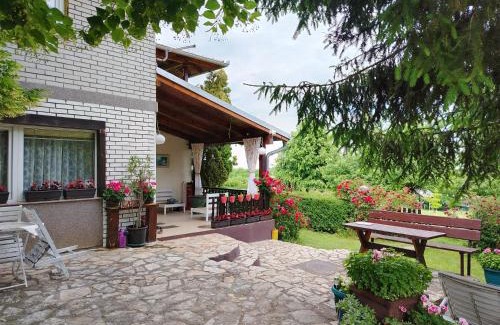 Mladenovac Apartment | Highly Rated KosMaj Dan Belgrade: Family-Friendly Retreat
