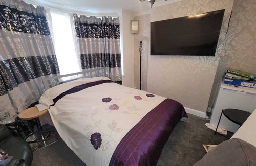 Falconwood and Welling House | Kosy Roomz - Rooms Only