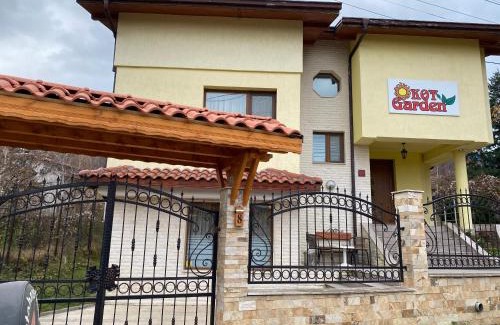 Sapareva Banya House | Discover Kot Garden Guest House - Rated 9.3/10 with Dining