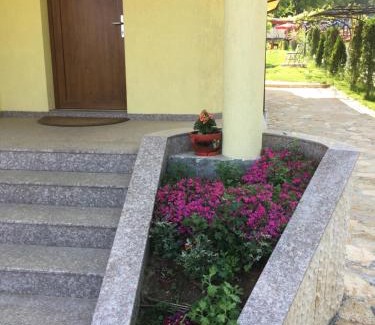 Sapareva Banya House | Discover Kot Garden Guest House - Rated 9.3/10 with Dining