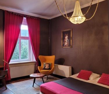 Dlugopole-Zdroj Apartment | Stylish Kot Pocztowy: Family-Friendly with Hot Tub Access