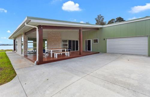 Waiotahi House | Oceanfront Retreat at Kotare Koki - Guest Rated 9.8/10