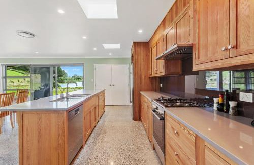 Waiotahi House | Oceanfront Retreat at Kotare Koki - Guest Rated 9.8/10