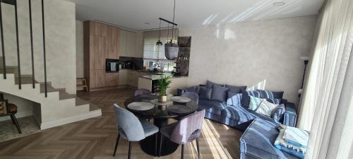 Palanga House | Relax at Kotedžas Nemirsetos Parke with Ocean Views