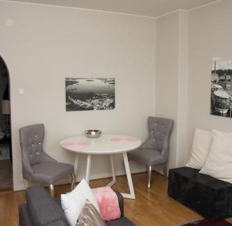 Lahti Apartment | Guest Rated Aina Lahes Suite: Family-Friendly Retreat
