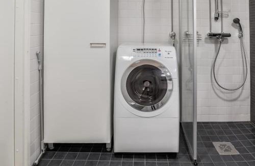 Keskinen District Apartment | Bright 4-Star Kotimaailma Apartment with Sauna in Helsinki