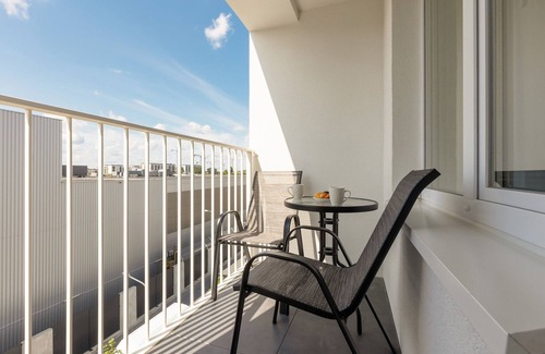 Praga Polnoc Apartment | Modern Kotsisa 8C: Cozy Balcony Retreat in Warsaw