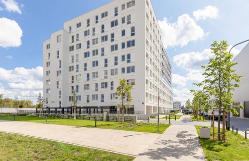 Praga Polnoc Apartment | Modern Kotsisa 8C: Cozy Balcony Retreat in Warsaw