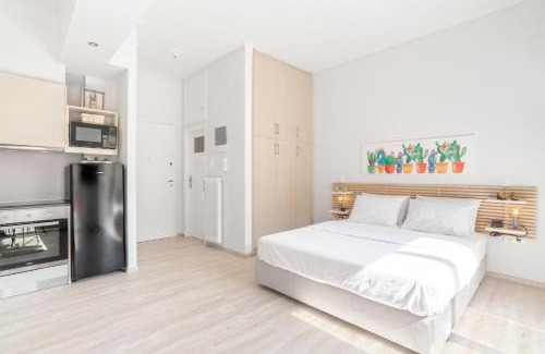 Filopappou Apartment | Bright Koukaki Studio with Balcony, Steps from Acropolis