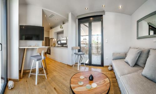 Petralona Apartment | Stylish Cookoovaya Penthouse in Athens - 4-Star Comfort