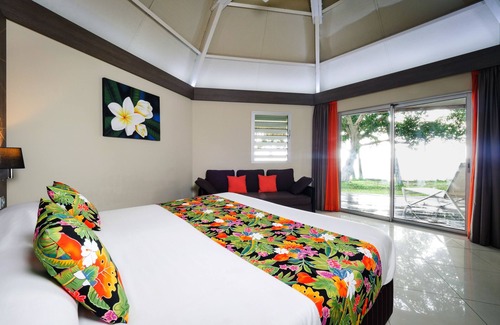 Hienghene Hotel | Explore Koulnoué Village: Poolside Retreat with Ocean Views