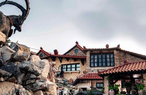 Malevizi Apartment | Discover Koumos Stone Villas: Family-Friendly Retreats