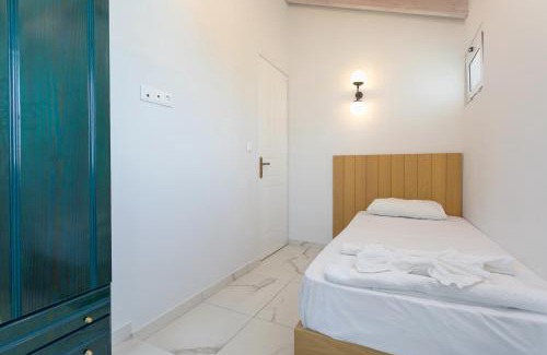 Xirokastello Apartment | Discover Kouros Hill: Family-Friendly with Pool & Hot Tub