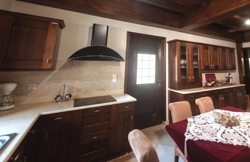 Karpenisi House | Discover Kourtis Family Mansion: Ideal for Families & Breakfast