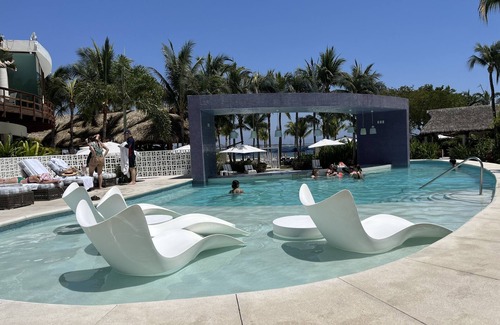 La Puntilla Apartment | Relax at Kovay Gardens: Family Condo with Ocean View & Pool